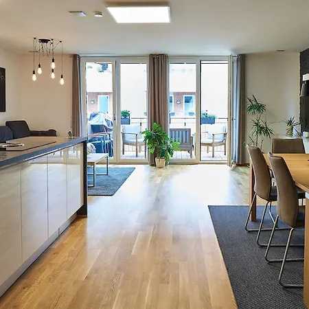 110qm Nahe Stuttgart Mit Balkon & Garage アパート コーンヴェストハイム