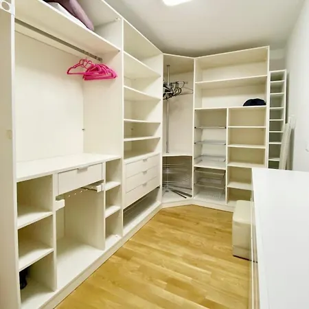 110qm Nahe Stuttgart Mit Balkon & Garage アパート