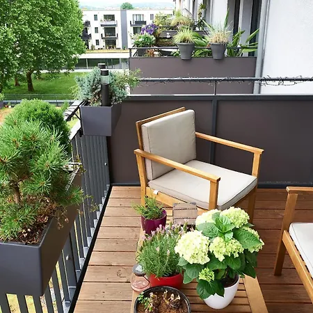 110qm Nahe Stuttgart Mit Balkon & Garage アパート