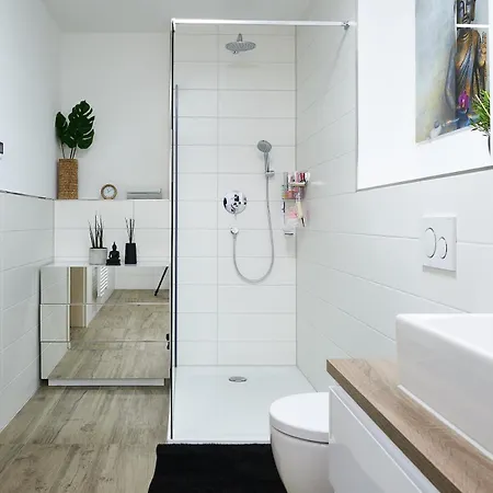 110qm Nahe Stuttgart Mit Balkon & Garage コーンヴェストハイム