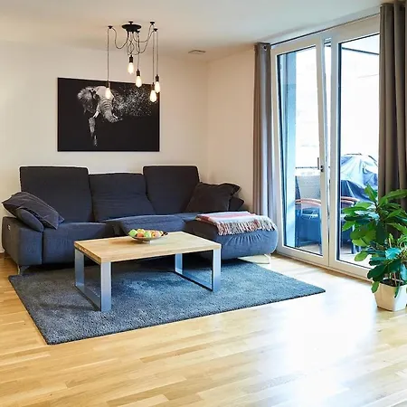 110qm Nahe Stuttgart Mit Balkon & Garage コーンヴェストハイム