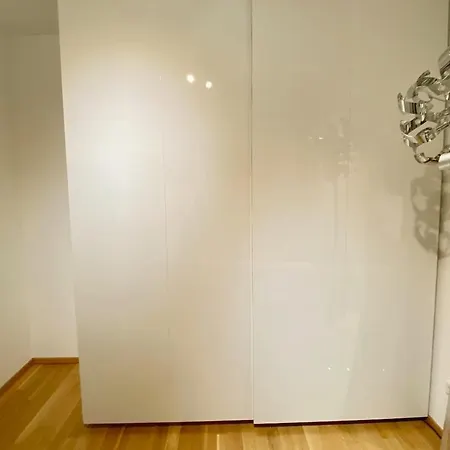 110qm Nahe Stuttgart Mit Balkon & Garage アパート